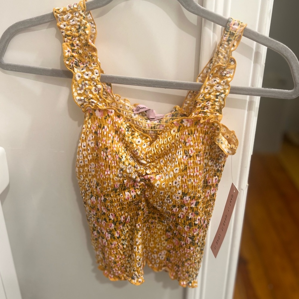 Rouched floral tank top size medium! 💛 - Picture 1 of 5